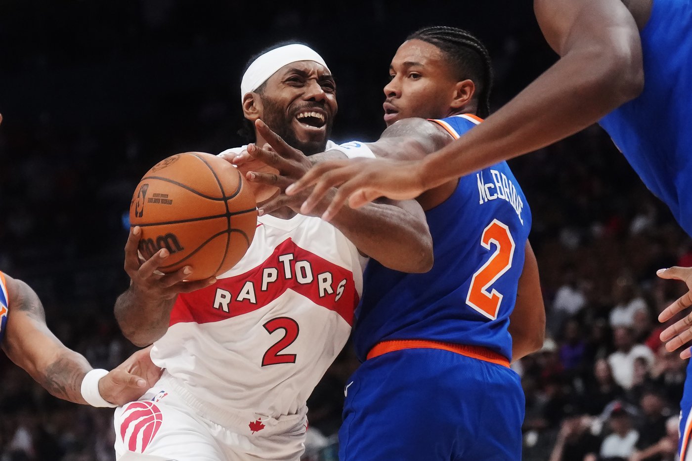 Leonard fits right in with new Raptors teammates as Toronto romps past Knicks 148-98 | iNFOnews.ca