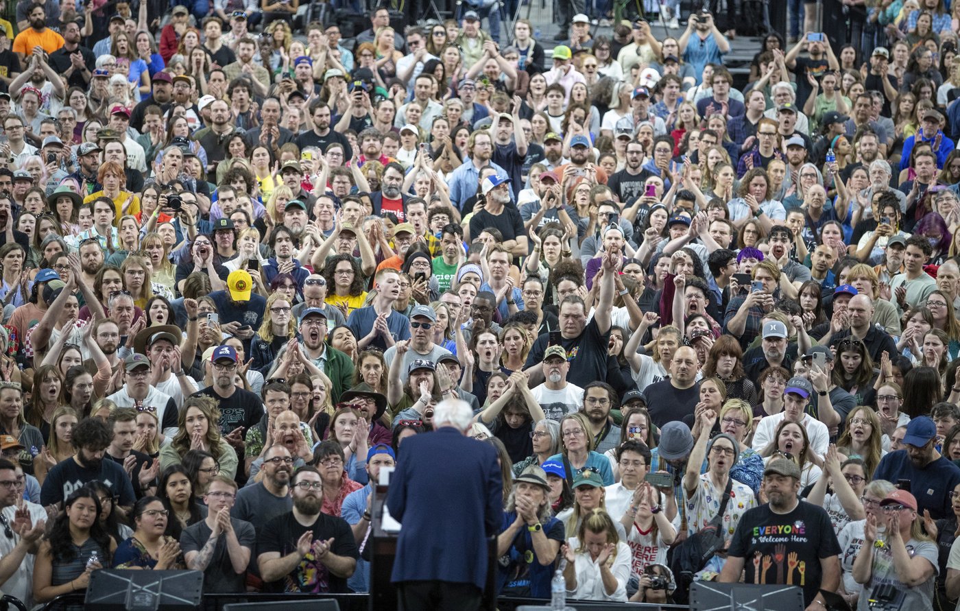 PHOTO COLLECTION: AOC Bernie Sanders | iNFOnews.ca