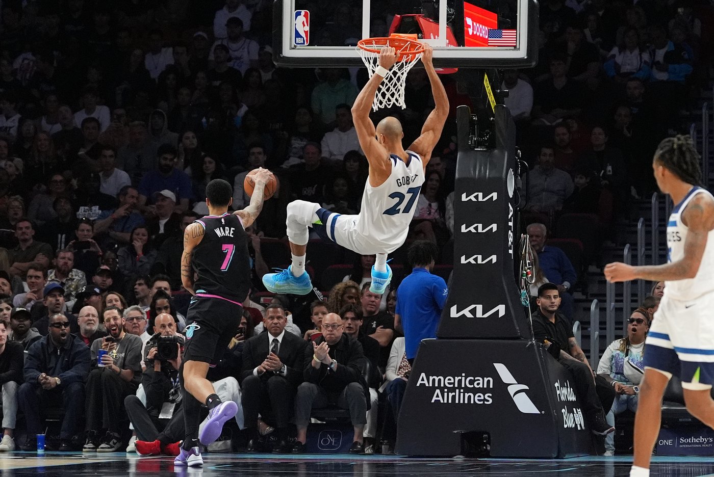 Edwards and Reid combine for 62, Timberwolves win 125-115 to snap Heat's 4-game winning streak | iNFOnews.ca