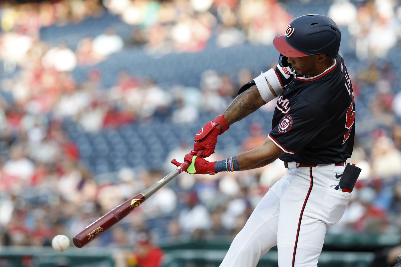 Josh Bell and Daylen Lile lead Nationals in 10-8 win over Reds | iNFOnews.ca