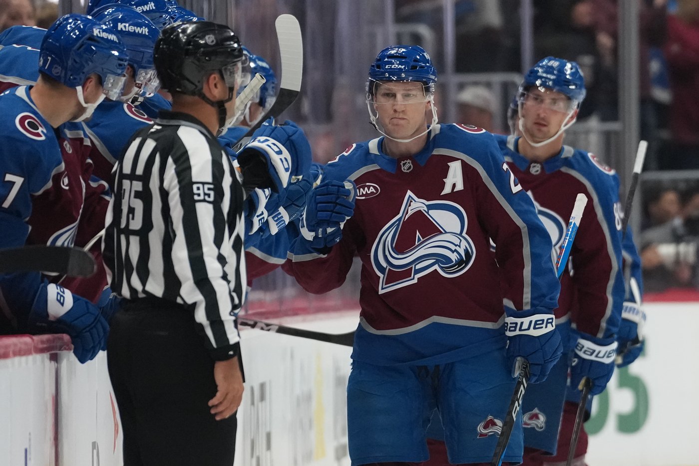 MacKinnon has 2 goals and a rare fight in the Avs' 8-4 victory over the Kings in opener | iNFOnews.ca MacKinnon has 2 goals and a rare fight in the Avs' 8-4 victory over the Kings in opener | iNFOnews.ca