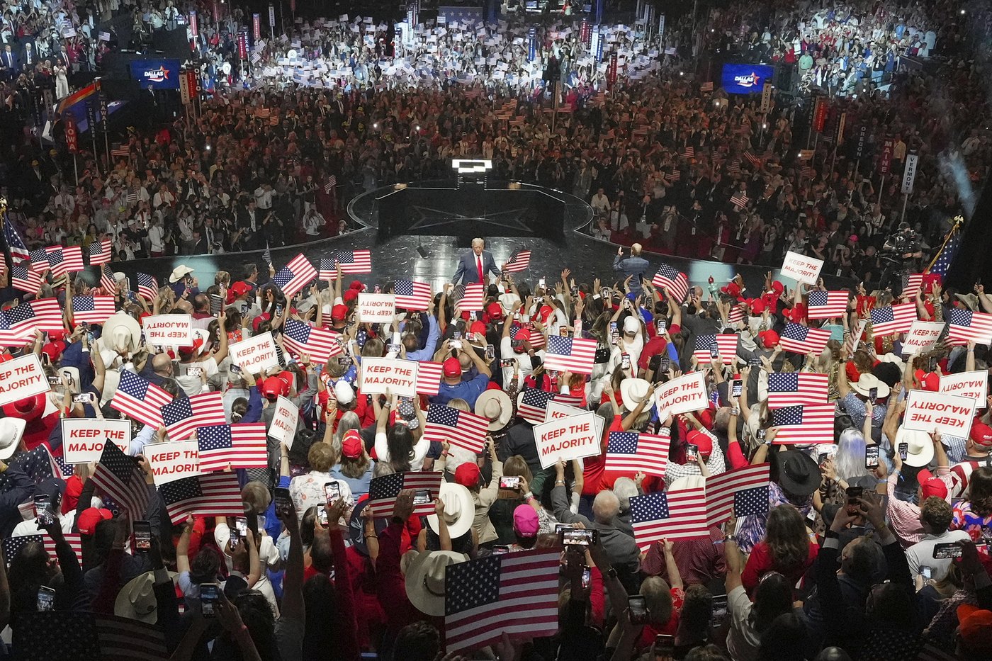 Trump takes center stage at Republicans’ first midterm convention, in photos | iNFOnews.ca