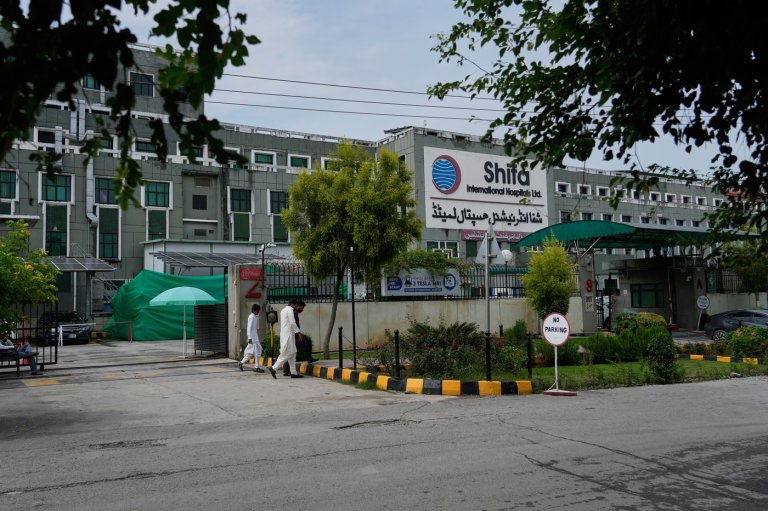 Pakistan’s top court orders imprisoned former PM Imran Khan taken to hospital, allows family visits | iNFOnews.ca