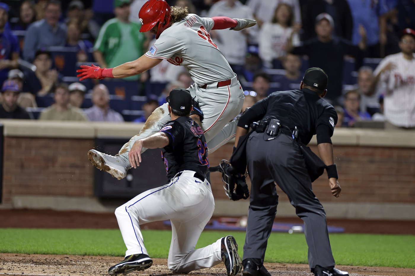 Phillies rout Mets 12-2 behind Bohm to punch playoff ticket and near NL East crown | iNFOnews.ca