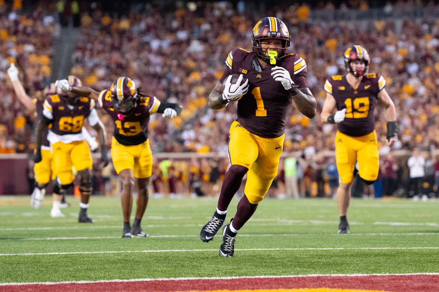 Minnesota breezes by Eastern Illinois 59-7 in the opener behind Javon Tracy's two punt return TDs | iNFOnews.ca