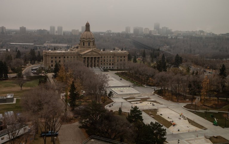 Alberta premier's constitutional affairs lead supports separatist petition | iNFOnews.ca