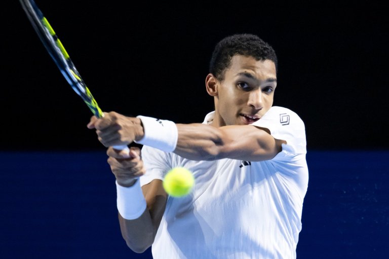 Auger-Aliassime withdraws in Basel quarterfinals after dropping first set to Munar | iNFOnews.ca