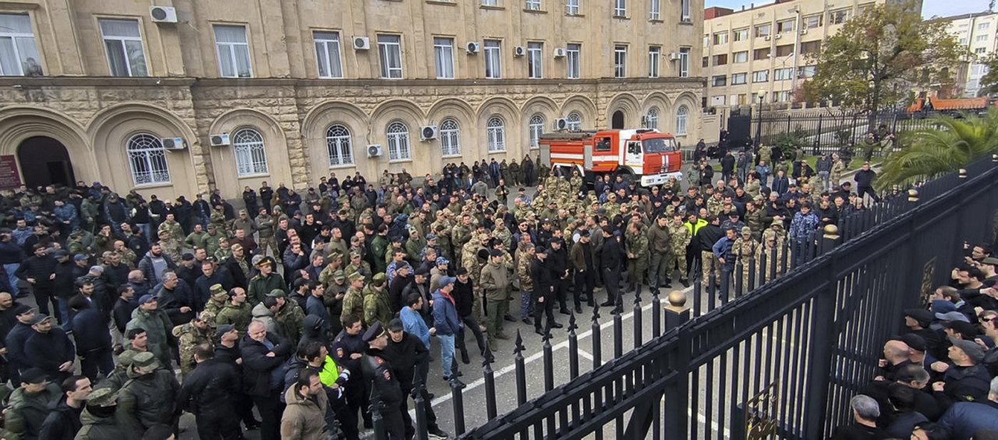 Protesters in separatist Georgian region occupy government buildings, calling for leader's ouster | iNFOnews.ca Protesters in separatist Georgian region occupy government buildings, calling for leader's ouster | iNFOnews.ca