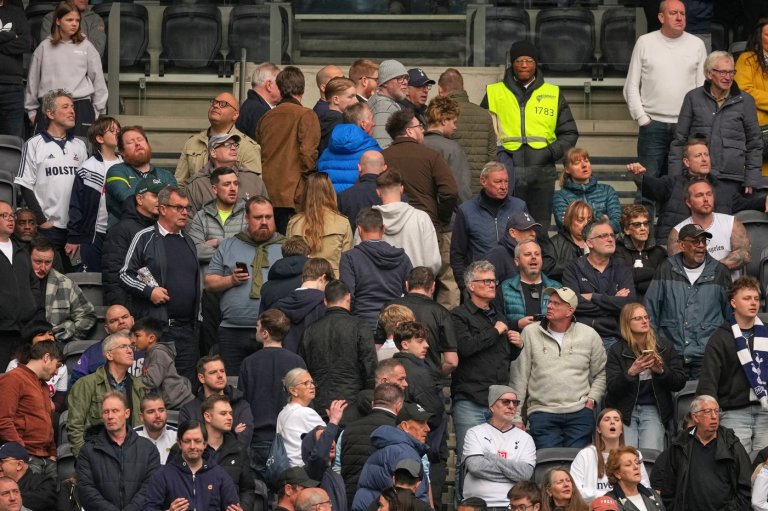 Struggling Premier League club Tottenham hires De Zerbi amid concerns from women's fan group | iNFOnews.ca