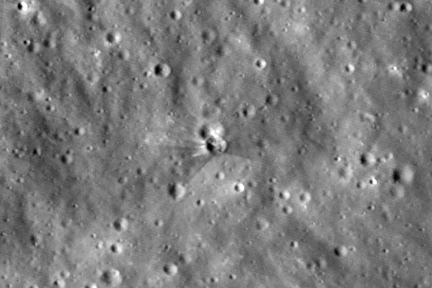 Before-and-after NASA images show crater carved by a SpaceX rocket that slammed into the moon | iNFOnews.ca Before-and-after NASA images show crater carved by a SpaceX rocket that slammed into the moon | iNFOnews.ca
