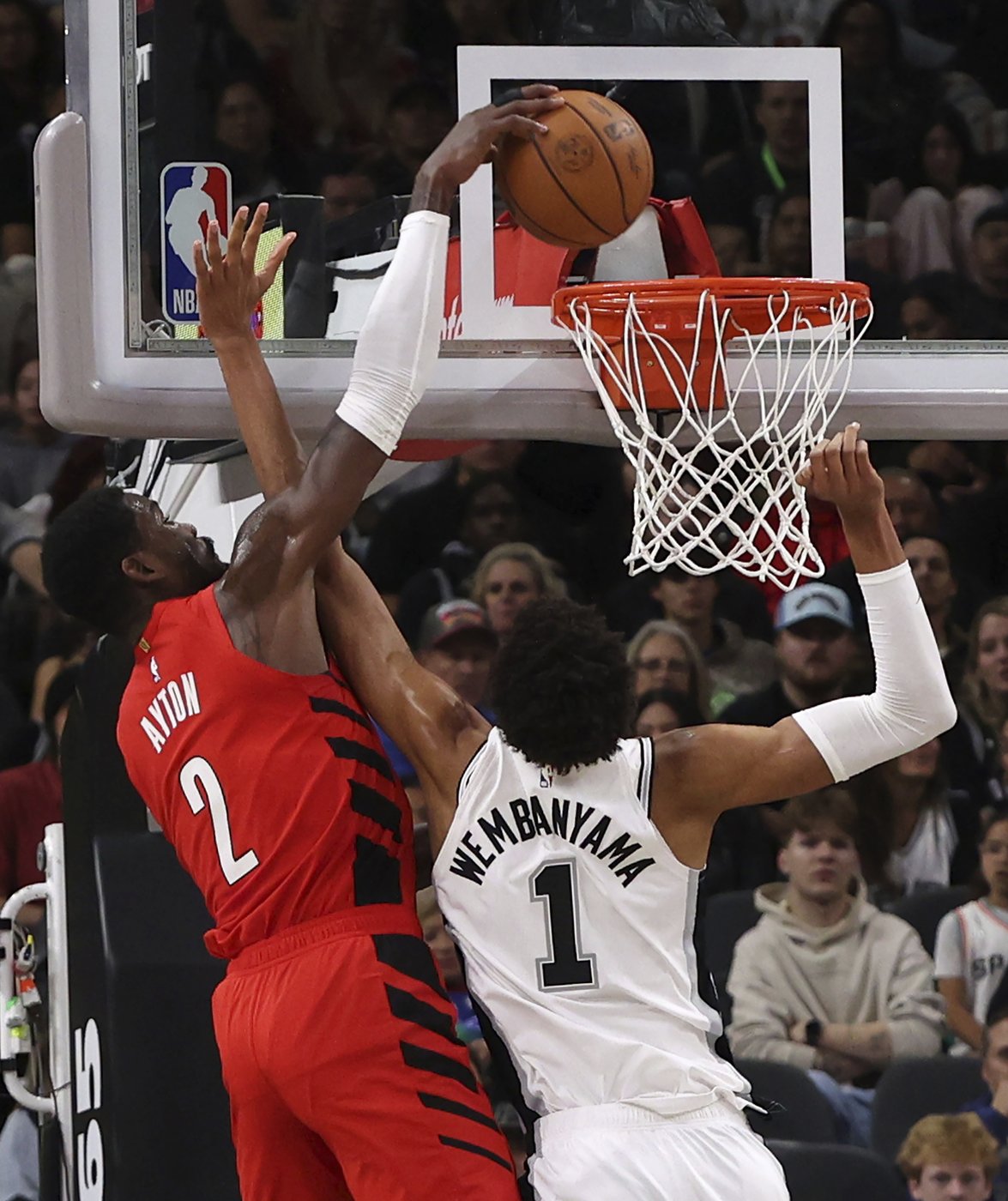 Wembanyama scores 30, matches career high with 10 blocks and Spurs roll past Trail Blazers 114-94 | iNFOnews.ca