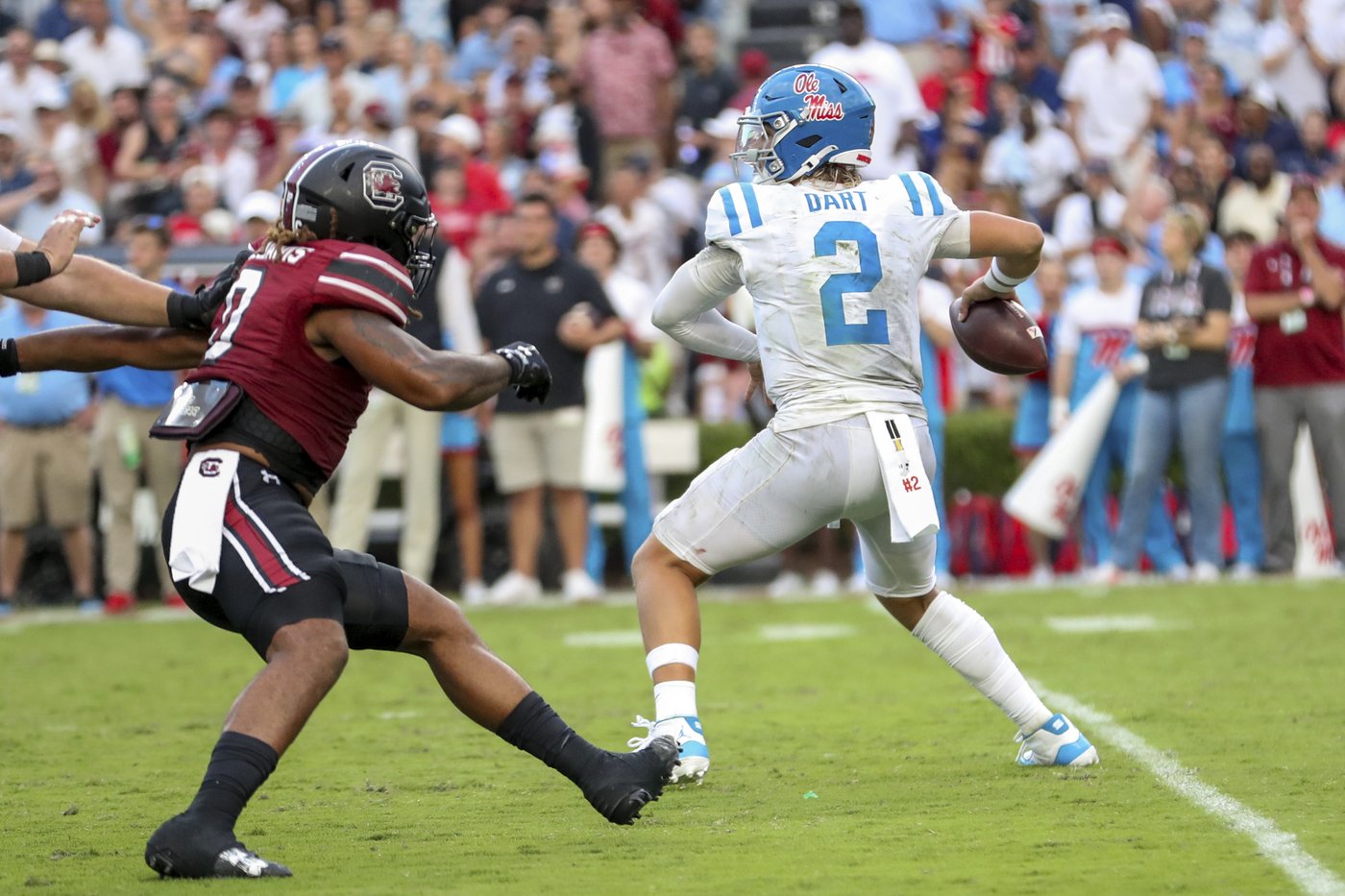 325-pound JJ Pegues runs for 2 TDs as No. 12 Ole Miss posts 27-3 win over South Carolina | iNFOnews.ca 325-pound JJ Pegues runs for 2 TDs as No. 12 Ole Miss posts 27-3 win over South Carolina | iNFOnews.ca