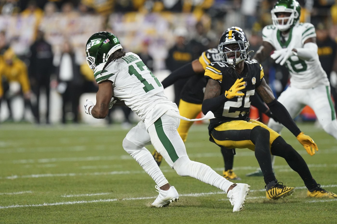 Despite addition of Adams, Rodgers and Jets reeling after another loss | iNFOnews.ca