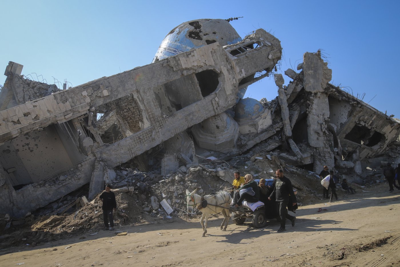 Hamas is set to free 8 more hostages and Israel will release 110 prisoners as Gaza ceasefire holds | iNFOnews.ca