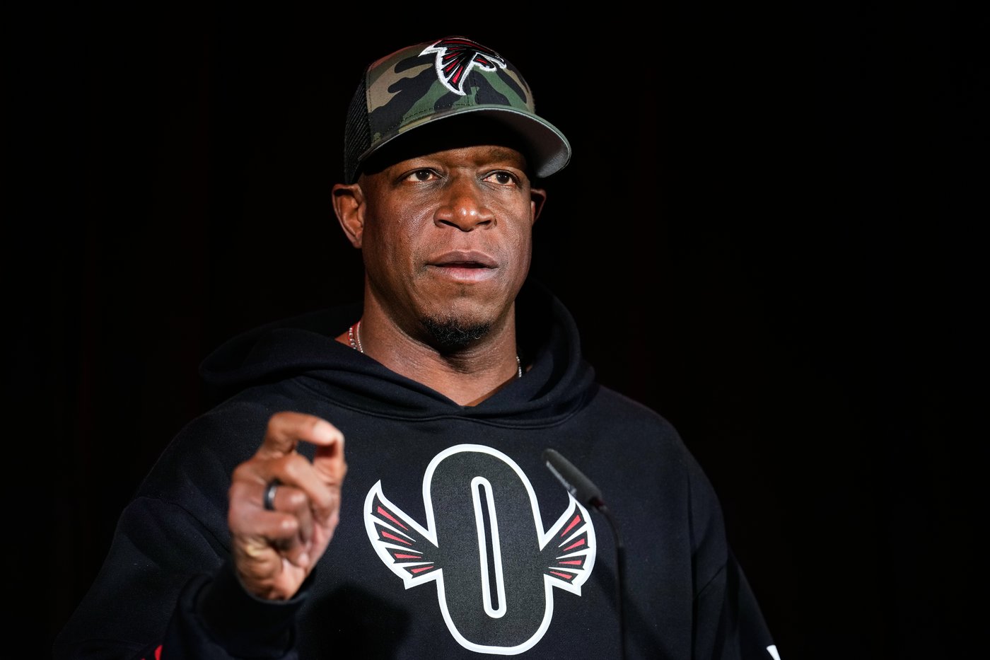 Atlanta Falcons players to see video about Jesse Owens' feats at 1936 Berlin Olympics | iNFOnews.ca Atlanta Falcons players to see video about Jesse Owens' feats at 1936 Berlin Olympics | iNFOnews.ca