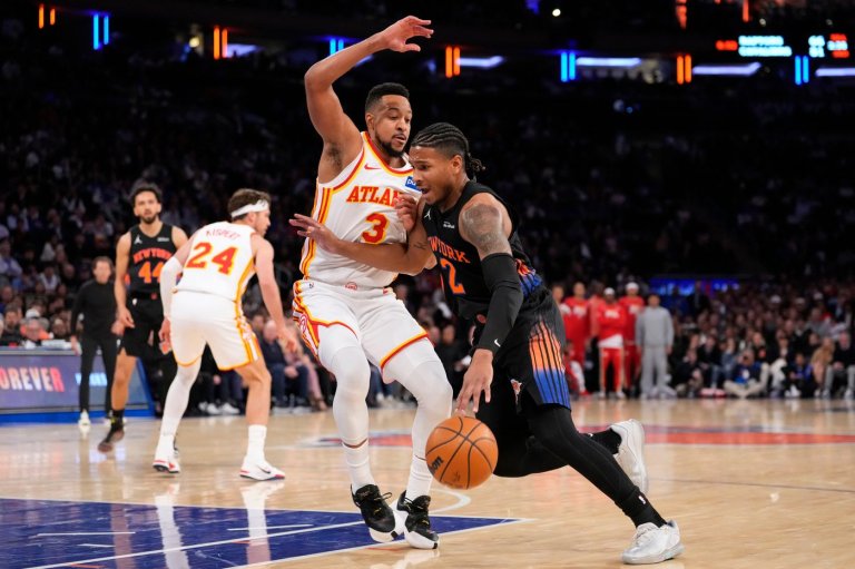 CJ McCollum leads a late rally as the Hawks stun the Knicks 107-106 to tie their series at 1-1 | iNFOnews.ca