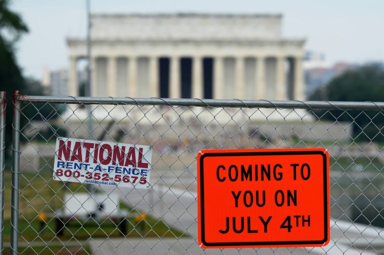 A Reflecting Pool that has long enticed visitors now gains police scrutiny under Trump | iNFOnews.ca