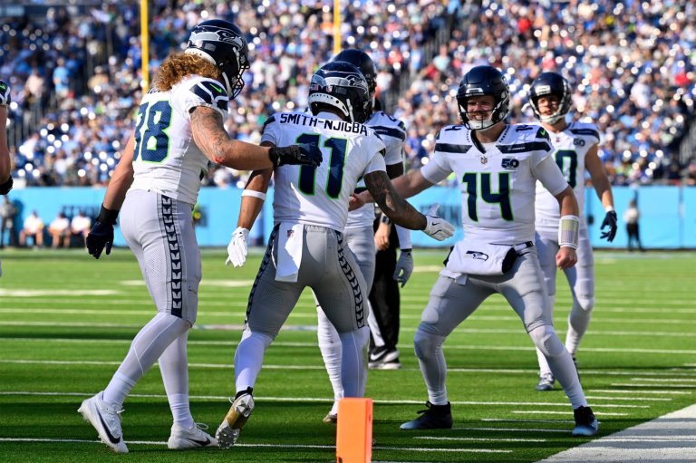 Sam Darnold throws for 244 yards 2 TDs as Seahawks beat the Titans 30-24 | iNFOnews.ca