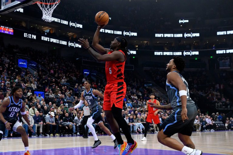 Holiday and Clingan boost Trail Blazers to 135-119 win over Jazz | iNFOnews.ca