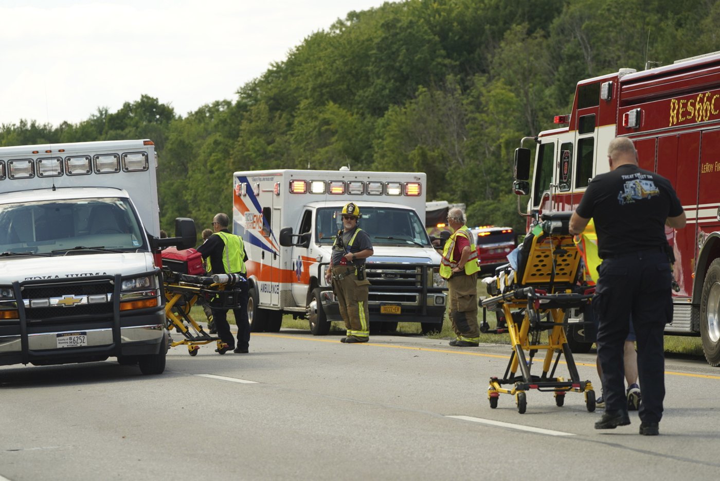 Tour bus rollover kills 5 on interstate highway in western New York | iNFOnews.ca