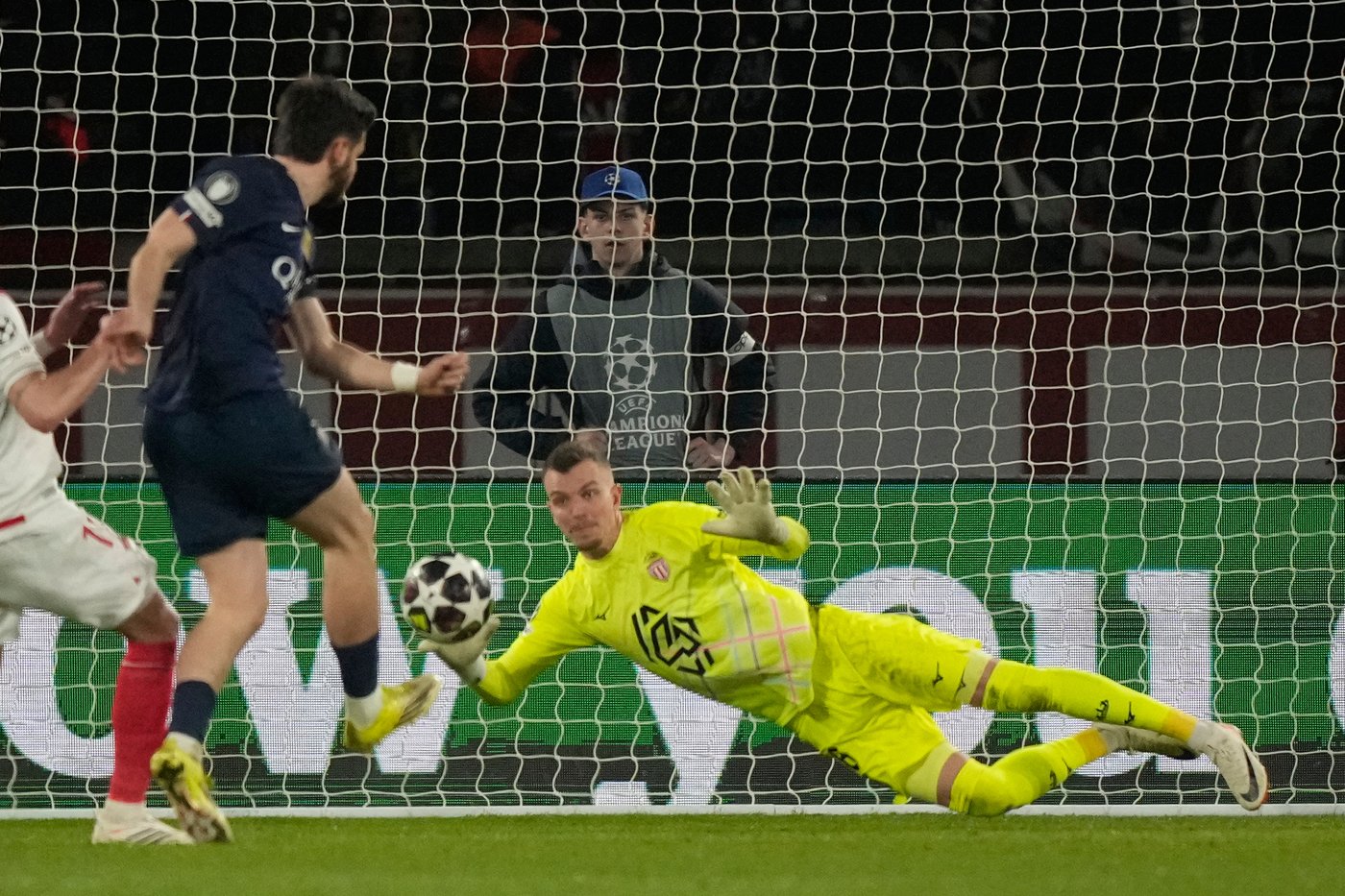 Lens captain urges fans to keep the faith in tense Ligue 1 title fight with PSG | iNFOnews.ca Lens captain urges fans to keep the faith in tense Ligue 1 title fight with PSG | iNFOnews.ca