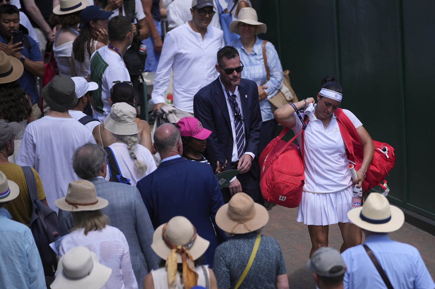 Ons Jabeur, battling injuries and unhappy on the court, taking a hiatus from women's tennis | iNFOnews.ca