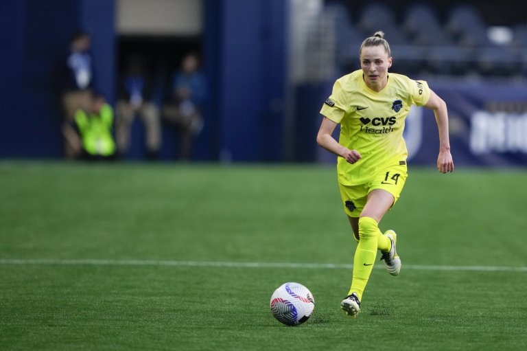 Canadian defender Gabby Carle signs new five-year contract with the Washington Spirit | iNFOnews.ca