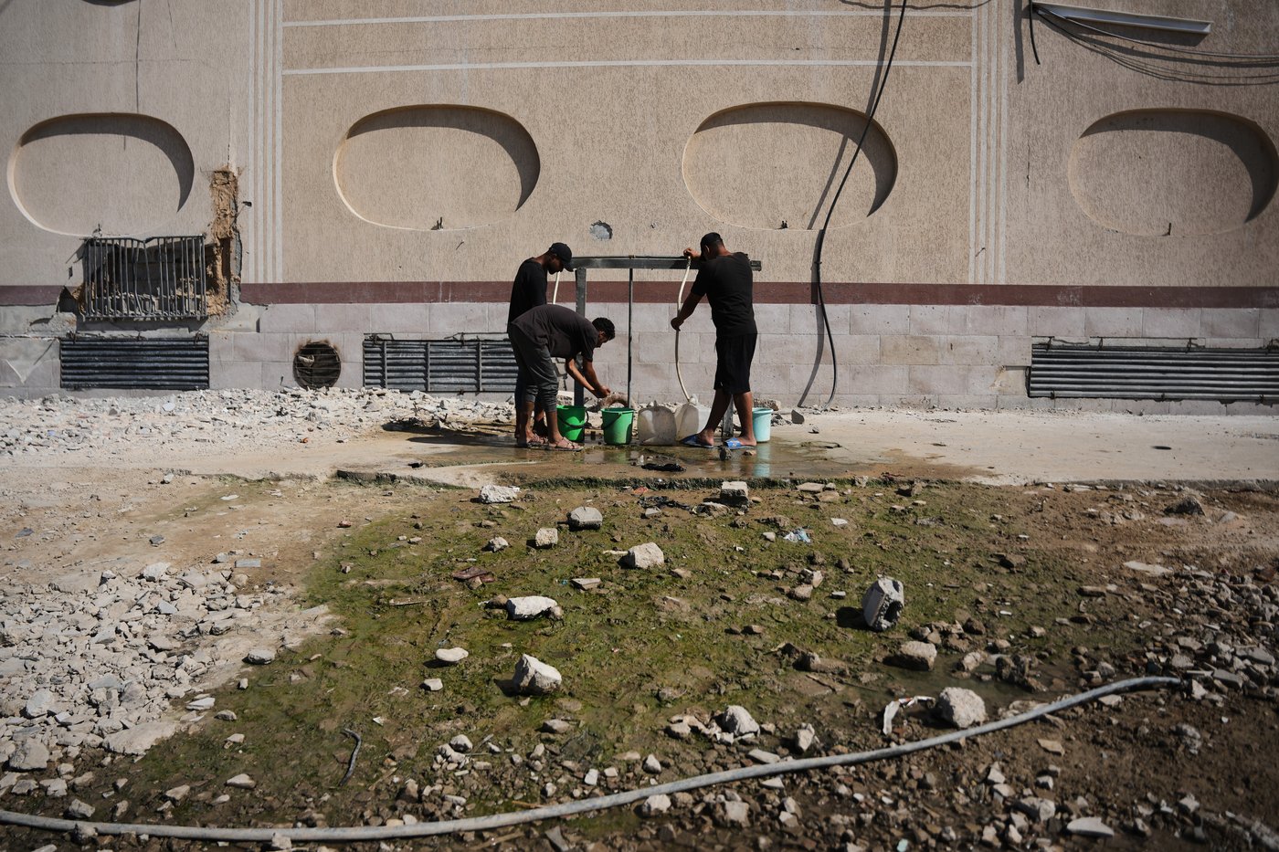 Photos show Palestinians using handmade mud bricks, wood and plastic to rebuild amid Gaza’s rubble | iNhome