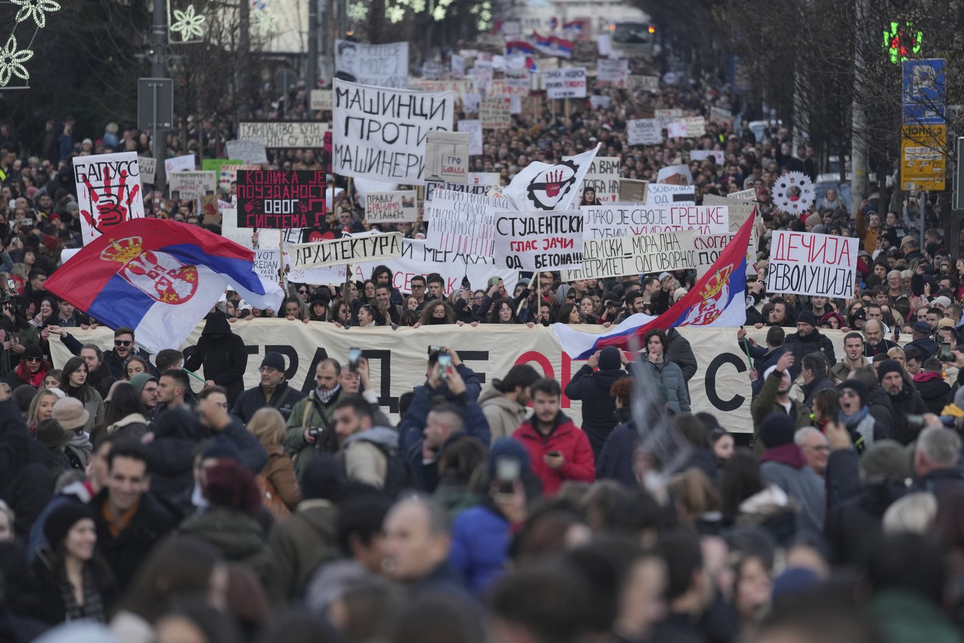 Thousands stream into Belgrade square to protest against populist Serbian president | iNFOnews.ca