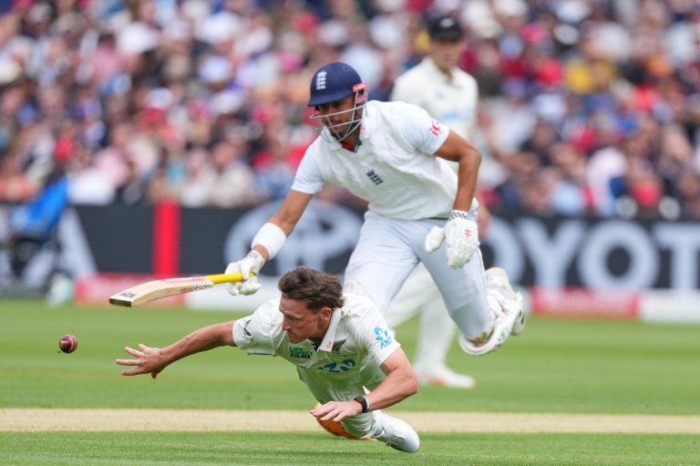 England stretches lead to 99 at lunch as New Zealand all out for 113 at Lord's | iNFOnews.ca