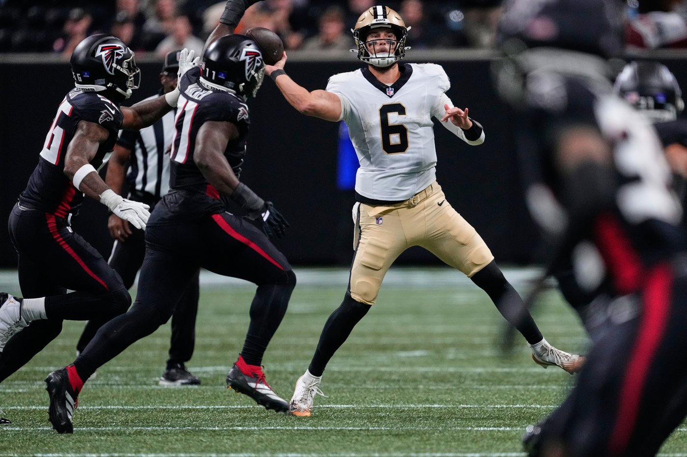 Saints QB Tyler Shough concludes his solid rookie year with a late pick and a loss | iNFOnews.ca