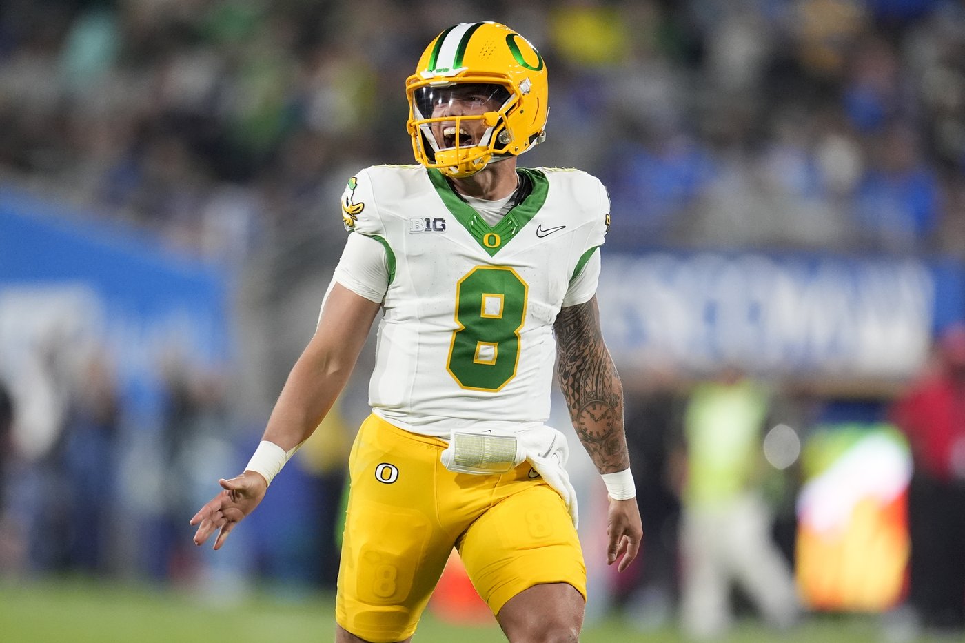 Dillon Gabriel throws for 3 TDs as No. 8 Oregon beats UCLA 34-13 in first Big Ten game | iNFOnews.ca