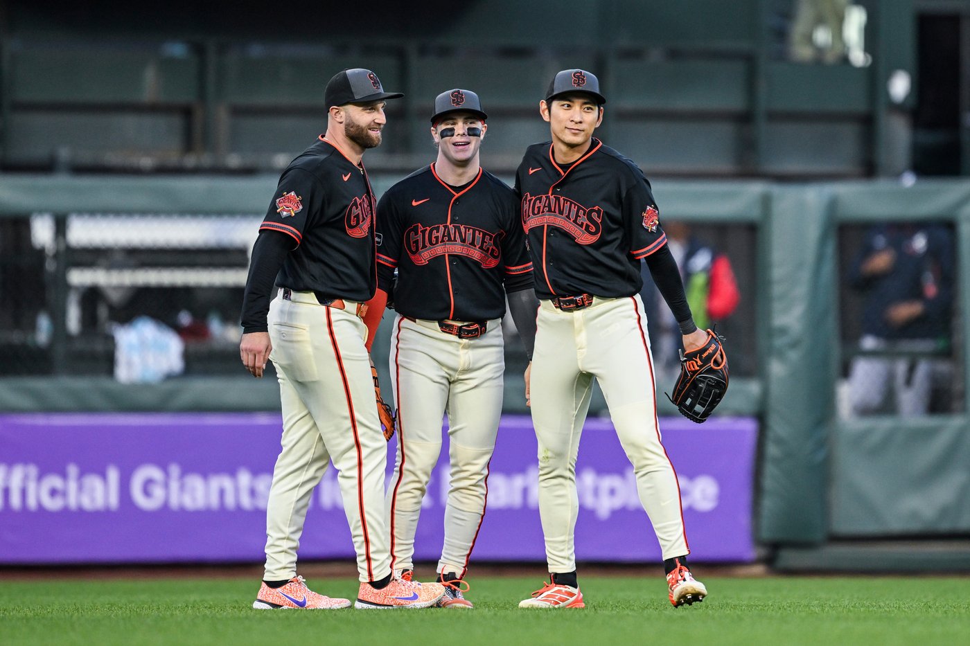 Rafael Devers homers twice and drives in 4 as Giants blank Braves 5-0 behind Logan Webb | iNFOnews.ca