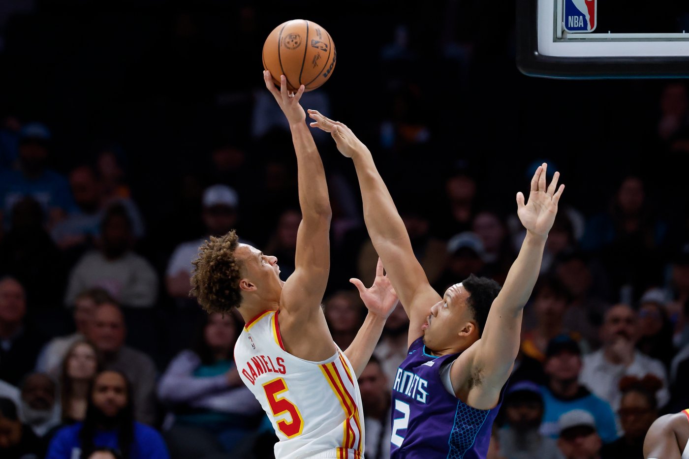 Brandon Miller scores 31 points, Hornets hold on to beat Hawks 110-107 | iNFOnews.ca Brandon Miller scores 31 points, Hornets hold on to beat Hawks 110-107 | iNFOnews.ca
