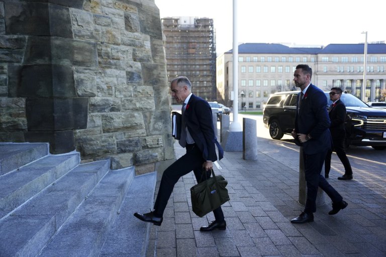 Federal budget forecasts $78B deficit as Liberals shift spending to capital projects | iNFOnews.ca