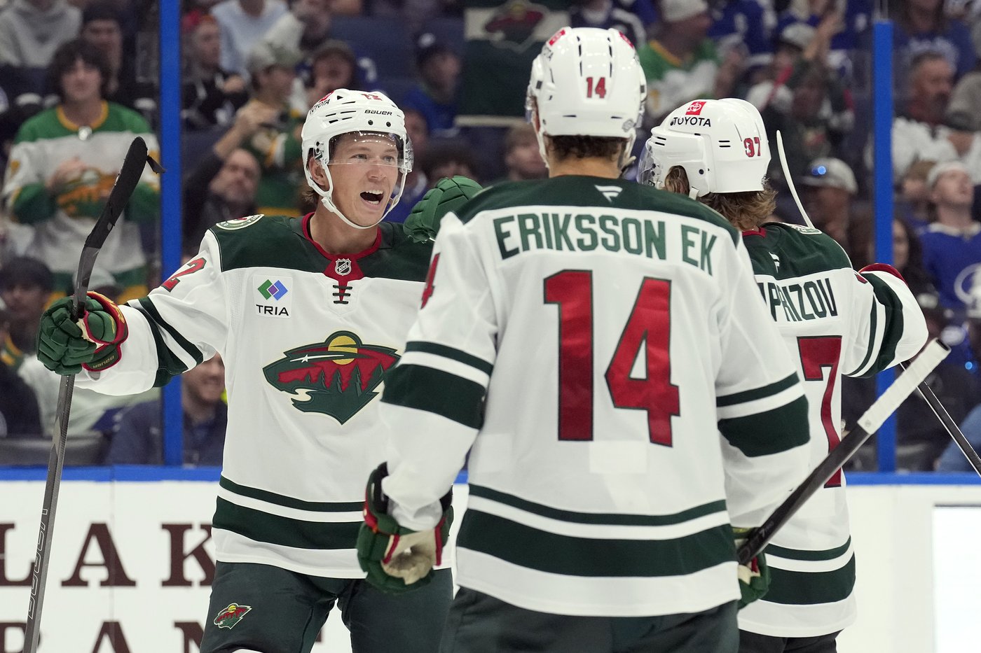 Matt Boldy breaks 3rd-period tie, Wild top Lightning 4-2 to remain unbeaten in regulation | iNFOnews.ca
