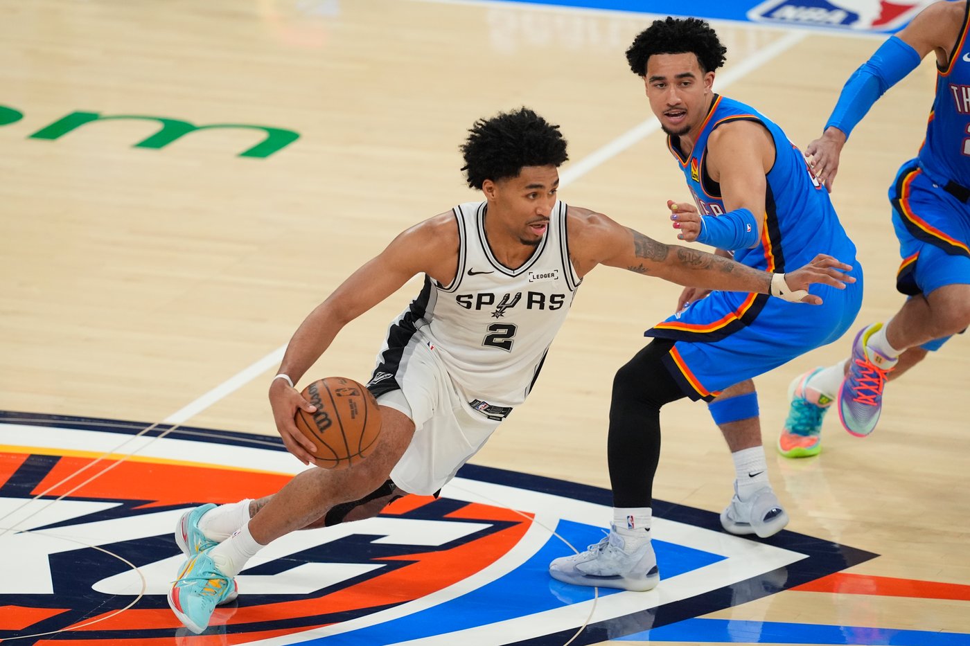 Spurs' Fox out of Game 2 against Thunder with ankle issue, then Harper leaves with leg injury | iNFOnews.ca Spurs' Fox out of Game 2 against Thunder with ankle issue, then Harper leaves with leg injury | iNFOnews.ca