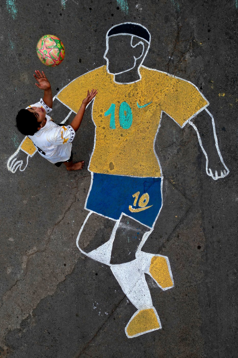 See the world in vertical: Top photos by AP photojournalists | iNFOnews.ca