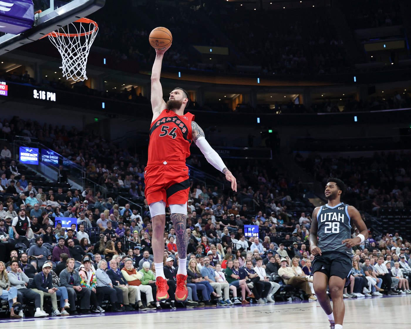 Barrett leads hot-shooting Raptors to 143-127 victory over Jazz | iNFOnews.ca