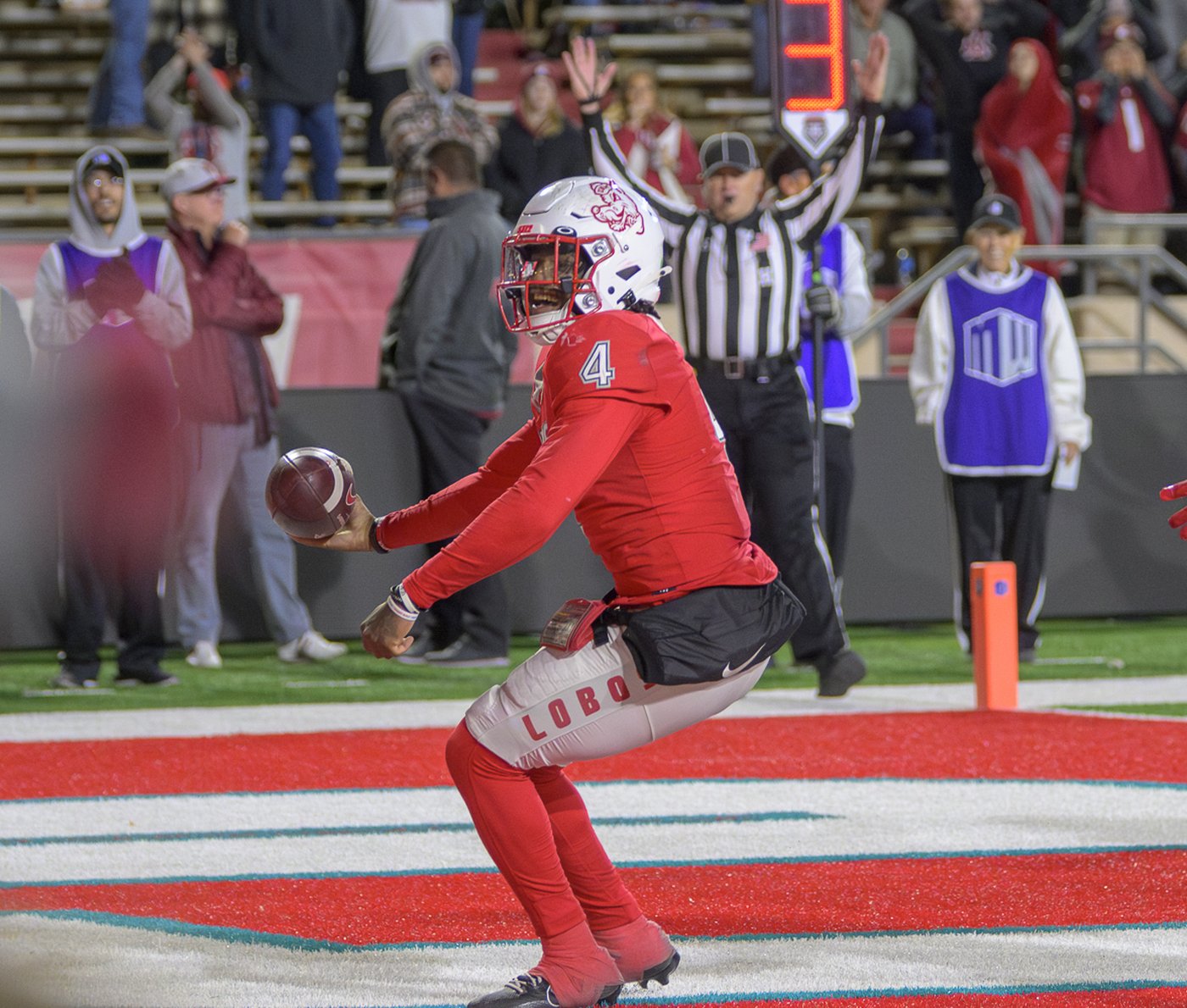 AP Player of the Week: New Mexico's Dampier has hand in 4 TDs in 1st win over Top 25 foe since 2003 | iNFOnews.ca