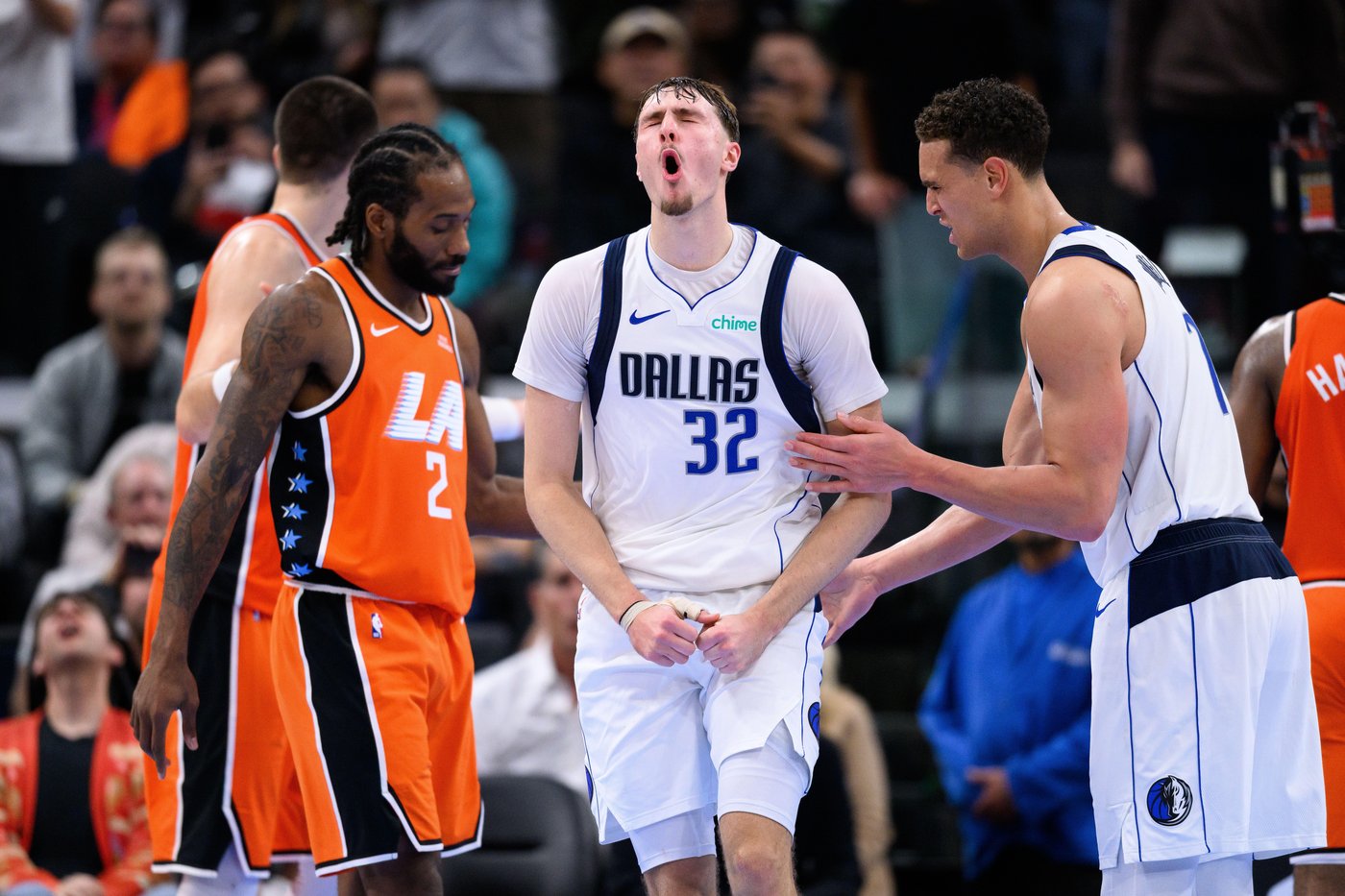 Flagg scores season-high 35 and Thompson rallies Mavericks past Clippers 114-110 | iNFOnews.ca