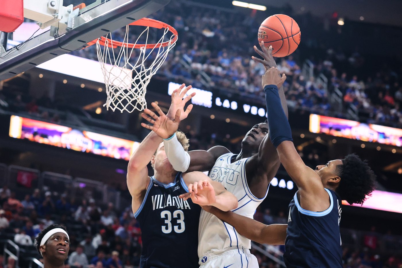 No. 8 BYU beats Villanova 71-66 and spoils the debut of new Wildcats coach Kevin Willard | iNFOnews.ca