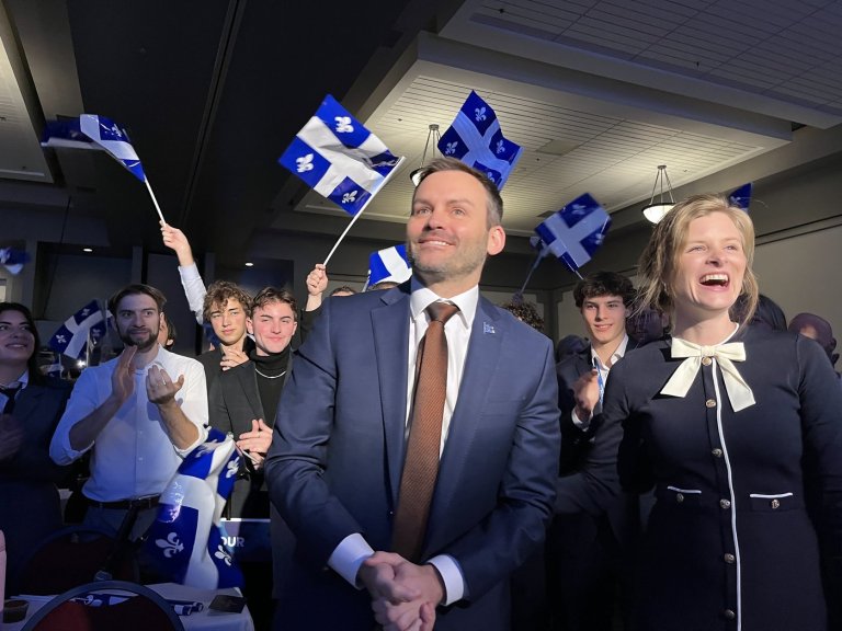 PQ leader rallies troops as Quebec Liberals warn against Quebec currency policy | iNFOnews.ca