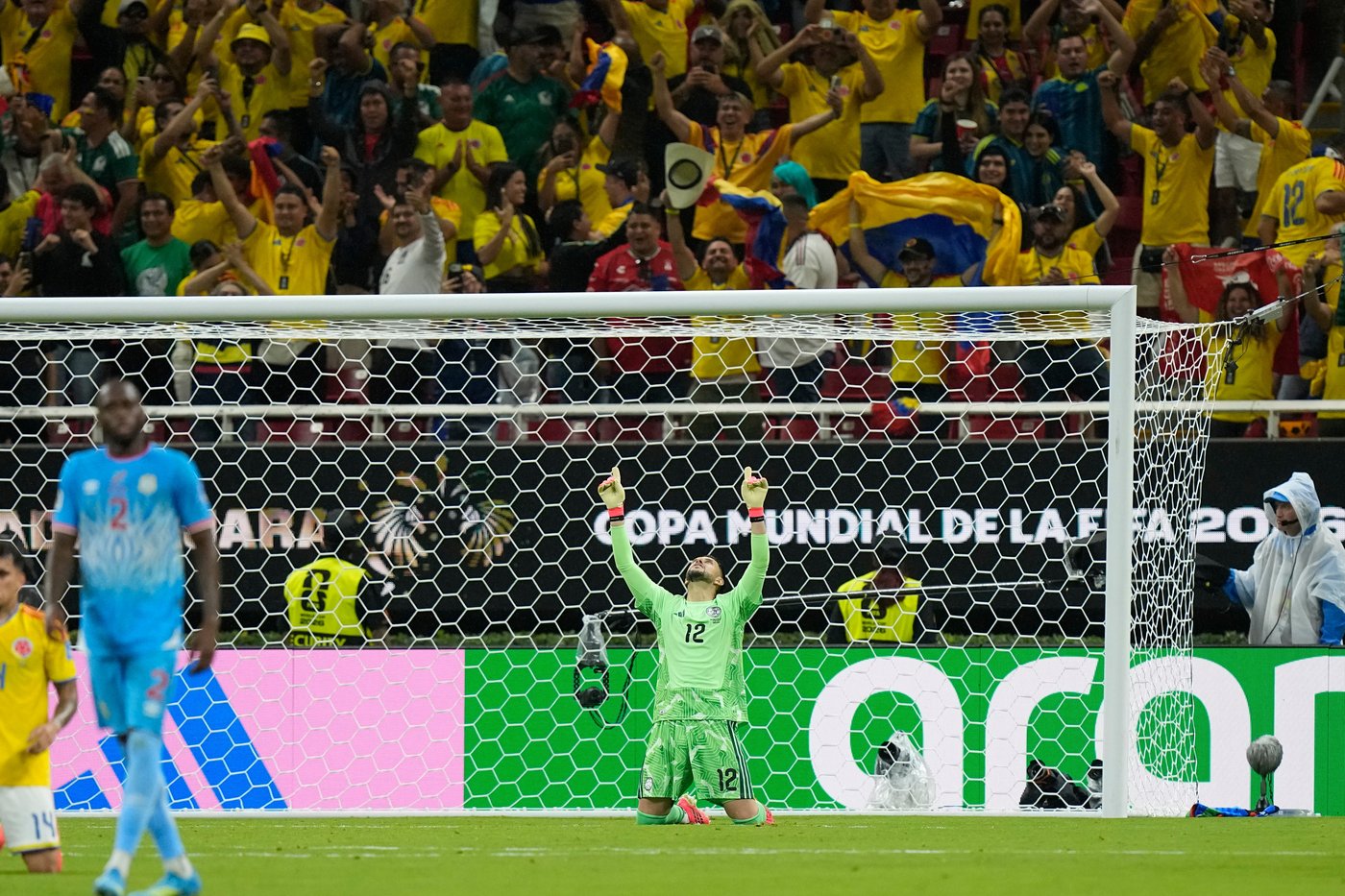 Daniel Muñoz scores and Colombia edges Congo 1-0 to reach the knockout stage at the World Cup | iNFOnews.ca