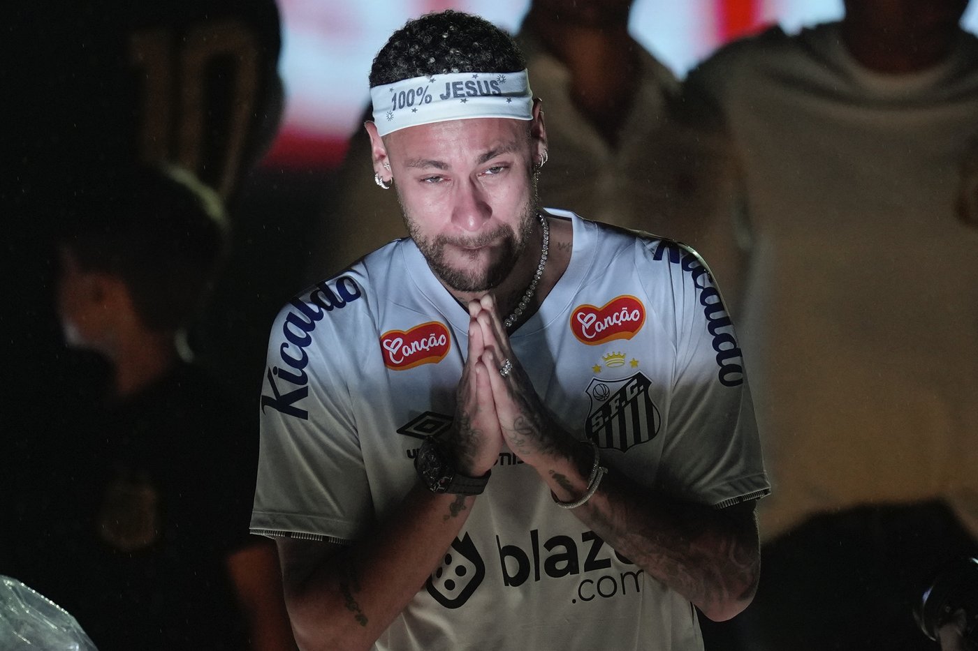 Welcome home Neymar! The Brazilian star returns to his boyhood club and everyone's celebrating | iNFOnews.ca
