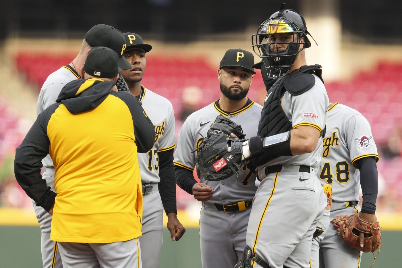 Candelario homers to help Singer and the Reds beat the Pirates 5-3 | iNFOnews.ca