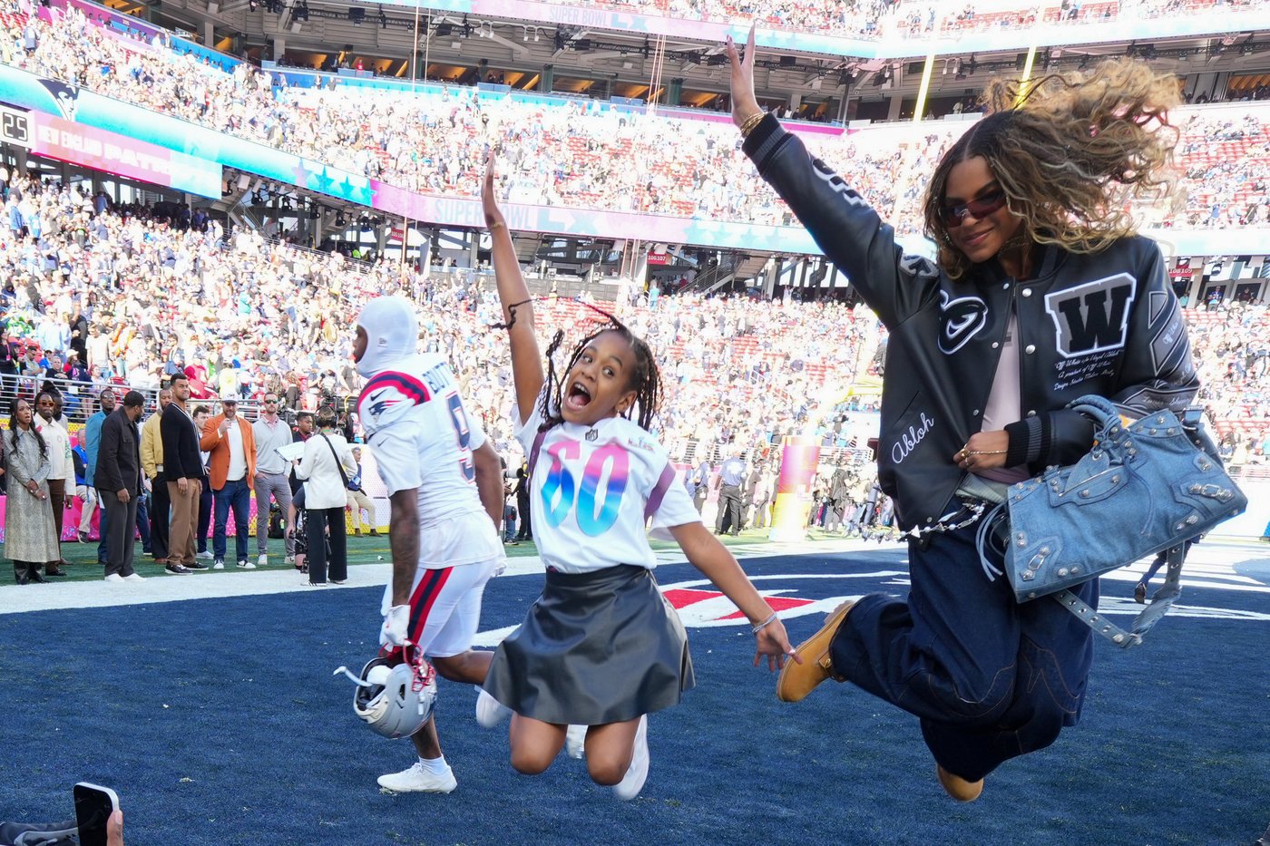Bad Bunny brings Gaga, Martin and Puerto Rican pride to Super Bowl as Green Day, Puth play pregame | iNFOnews.ca Bad Bunny brings Gaga, Martin and Puerto Rican pride to Super Bowl as Green Day, Puth play pregame | iNFOnews.ca