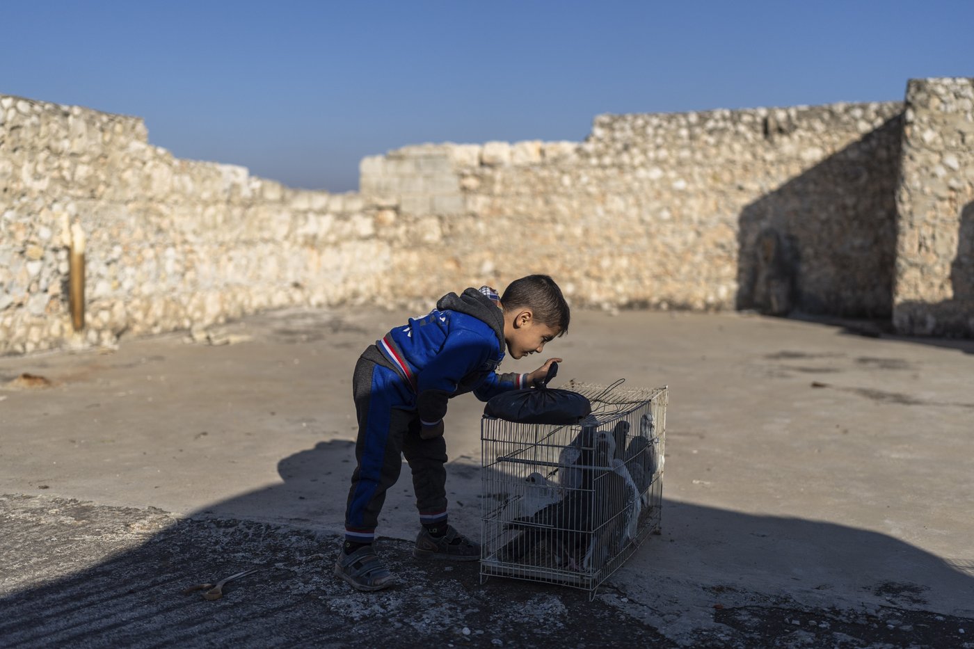 AP PHOTOS: In northern Syria, displaced owners return to houses with no roofs | iNFOnews.ca