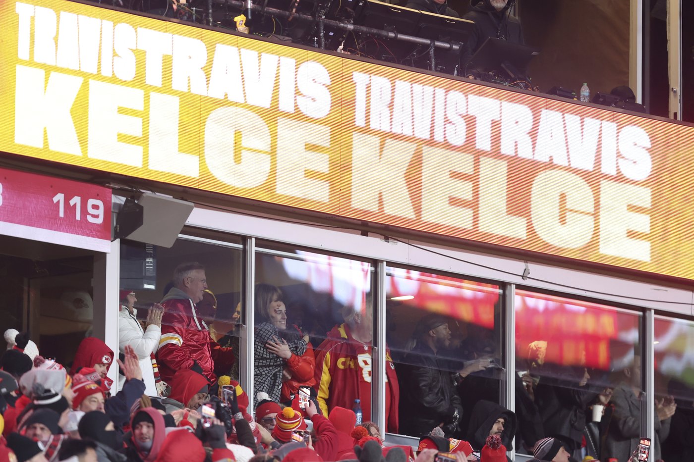 Taylor Swift joined by Caitlin Clark as she watches Travis Kelce and the Chiefs' playoff win | iNFOnews.ca