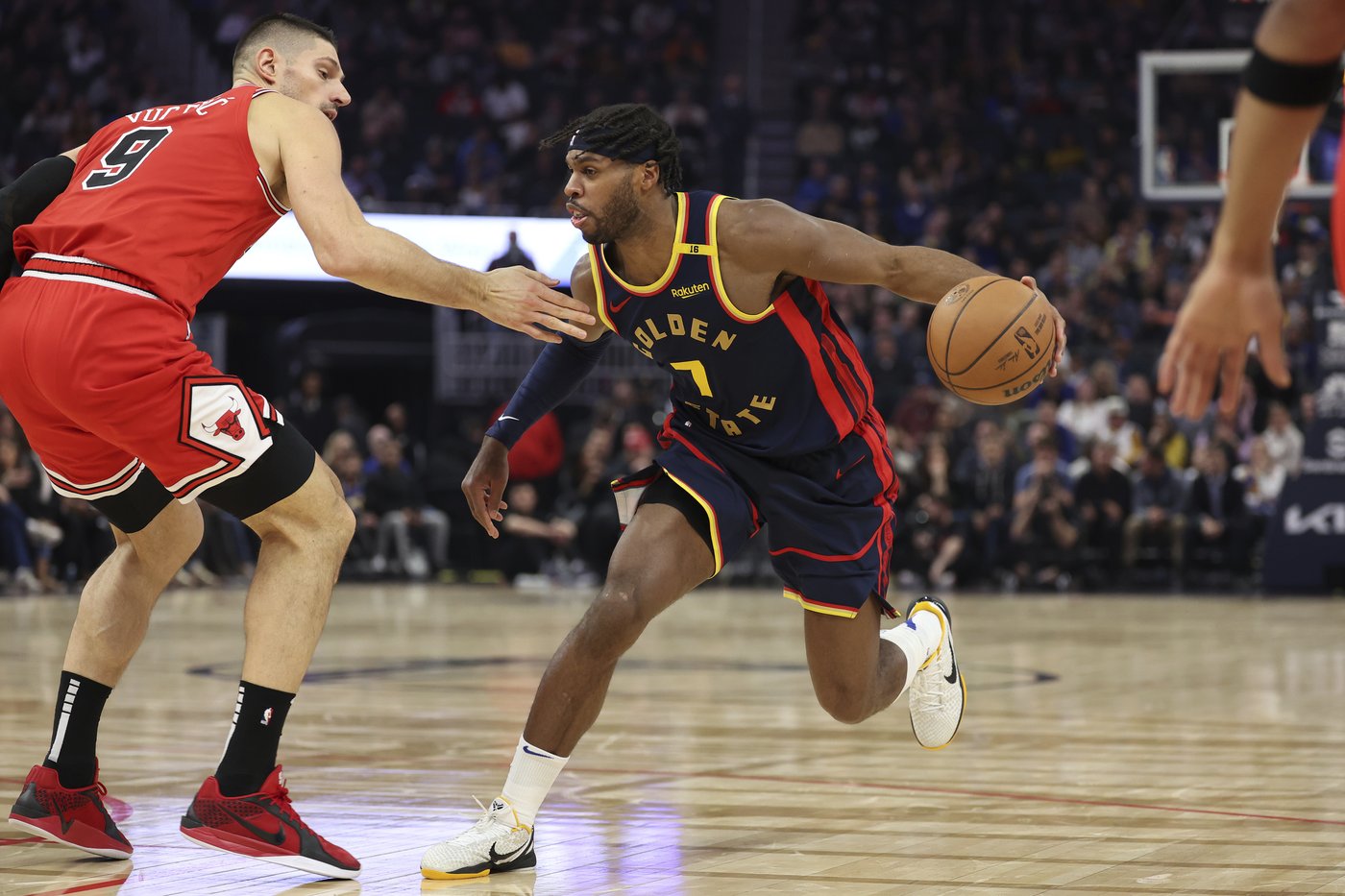 Stephen Curry scores 21 points in Warriors' 131-106 victory over the Bulls | iNFOnews.ca